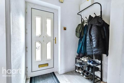 3 bedroom semi-detached house for sale, Braeford Close, Norwich