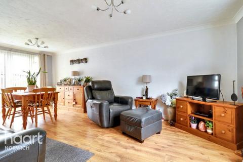 3 bedroom semi-detached house for sale, Braeford Close, Norwich