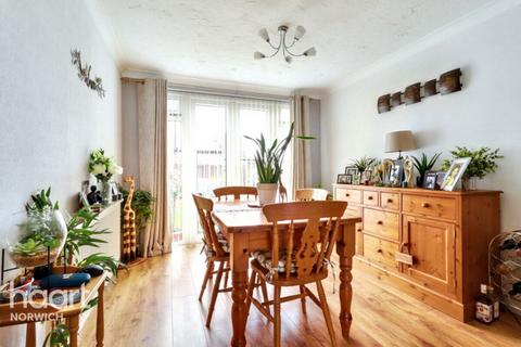 3 bedroom semi-detached house for sale, Braeford Close, Norwich