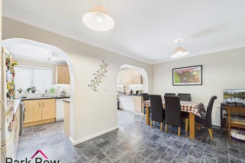3 bedroom semi-detached house for sale, Eversley Court, Sherburn In Elmet, Leeds