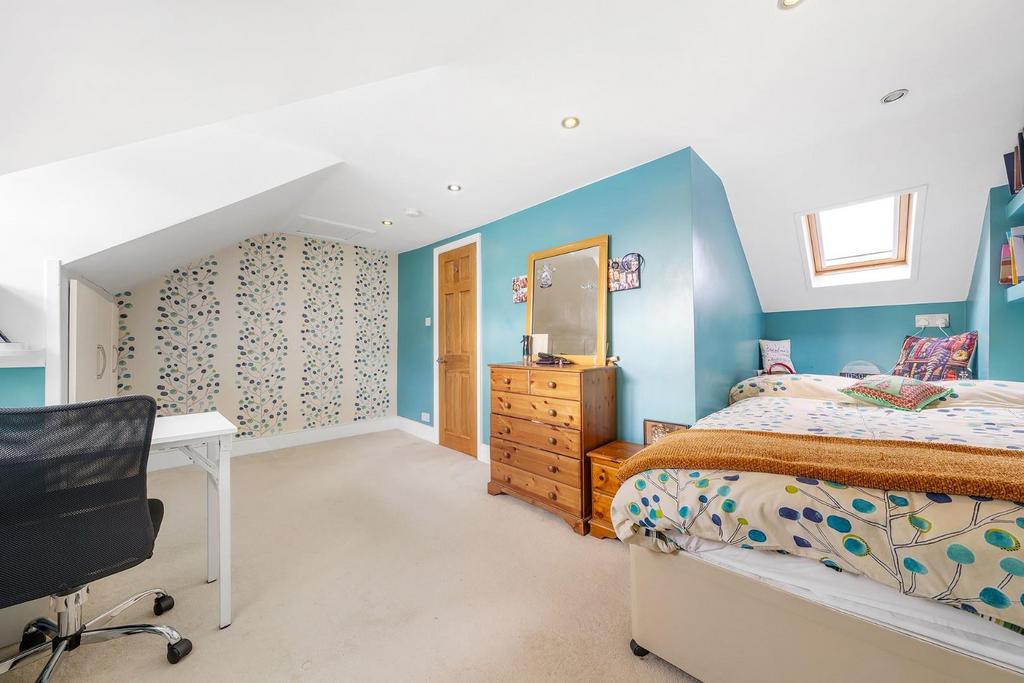 Bedroom 2 (2).JPG