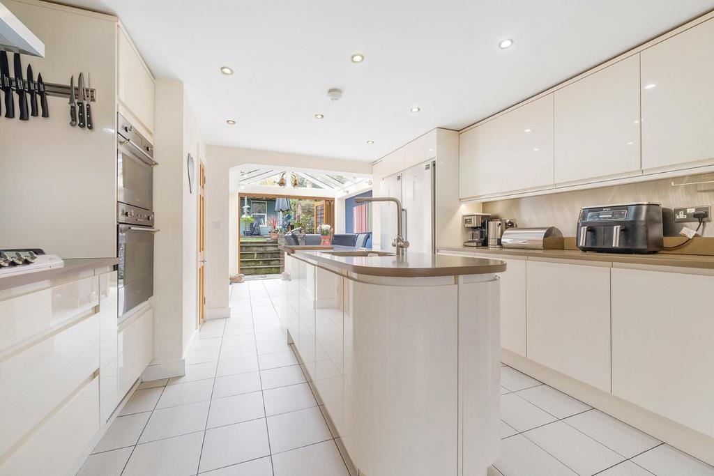 Kitchen.JPG
