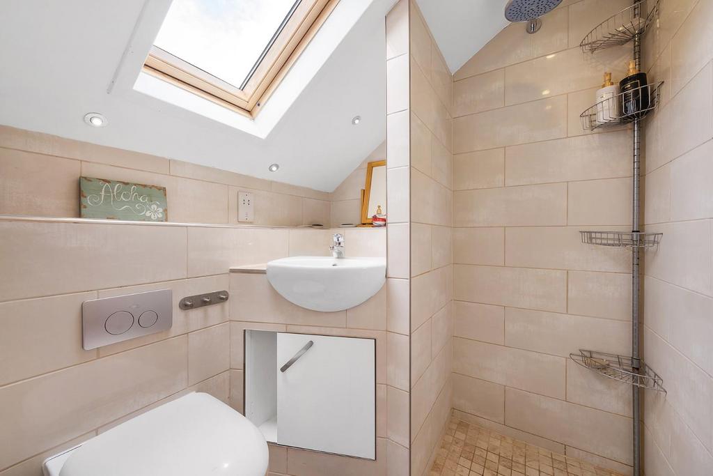 Bathroom 2.JPG