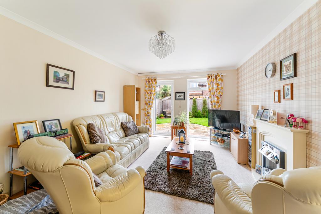 2 bed detached bungalow for sale Willow Gardens,