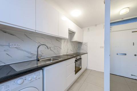 2 bedroom flat to rent, Finchley Road, Swiss Cottage, London, NW3