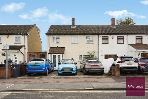 3 bedroom end of terrace house for sale, Manor Road, Dagenham