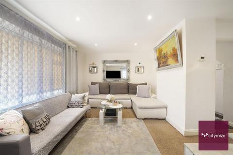 3 bedroom end of terrace house for sale, Manor Road, Dagenham