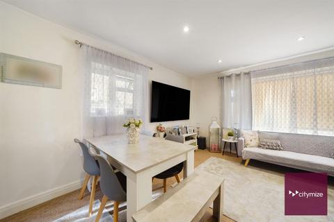 3 bedroom end of terrace house for sale, Manor Road, Dagenham