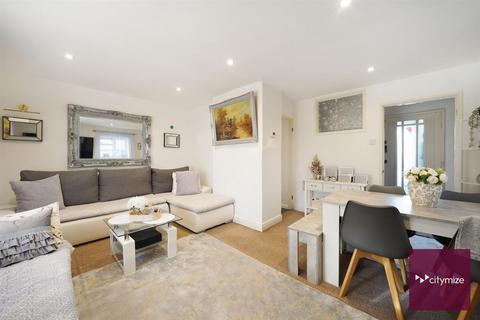 3 bedroom end of terrace house for sale, Manor Road, Dagenham