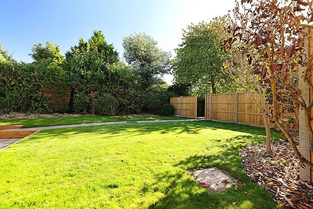 No.1-Kennel Close-Sept25-8207.jpg