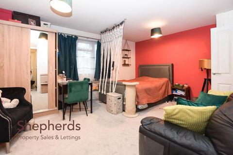 undefined, College Road, Cheshunt EN8