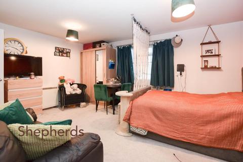 undefined, College Road, Cheshunt EN8