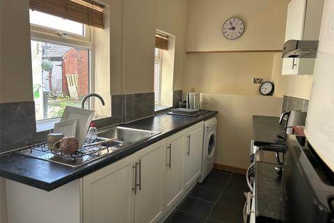 2 bedroom end of terrace house to rent, The Hill, Nottingham NG17