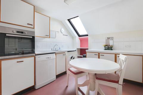 2 bedroom retirement property for sale, Wray Park Road, Reigate, Surrey, RH2