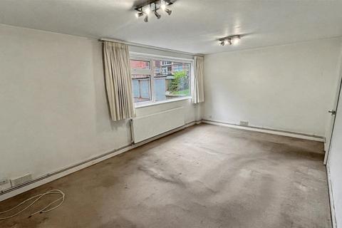 undefined, Salisbury Close, Birmingham B13