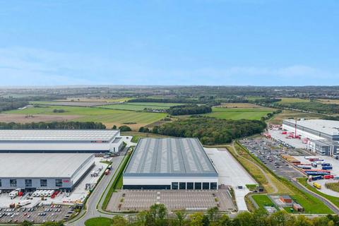 Distribution warehouse to rent, Catalina Appr Warrington WA5 3UY