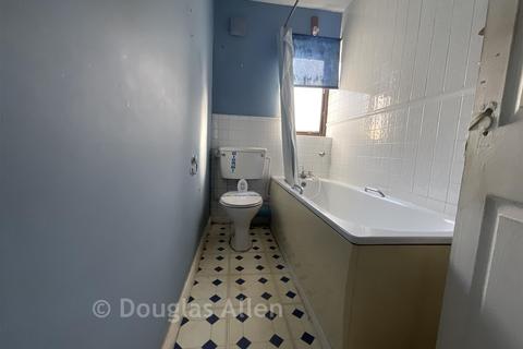 1 bedroom ground floor flat for sale, Radwinter Avenue, Wickford, Essex