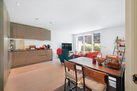 2 bedroom apartment to rent, High Street, London, N8