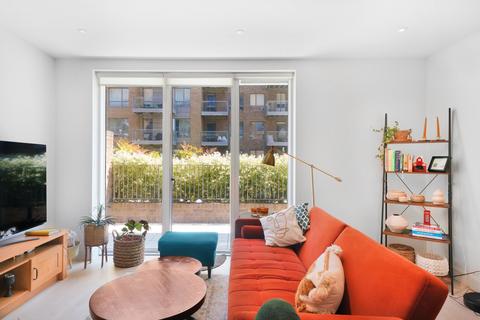 2 bedroom apartment to rent, High Street, London, N8