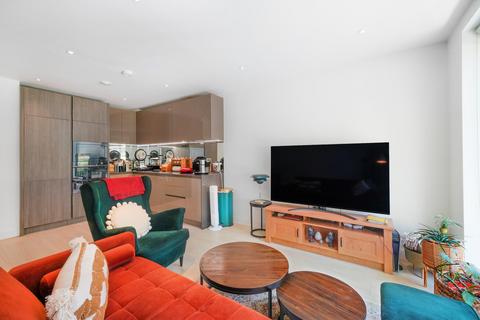 2 bedroom apartment to rent, High Street, London, N8
