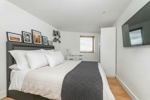 1 bedroom apartment for sale, Orion Point, Crews Street, Canary Wharf, E14