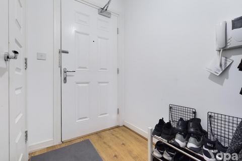 2 bedroom flat to rent, Temple Hill, Dartford DA1