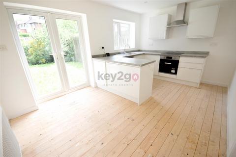 3 bedroom semi-detached house to rent, Handsworth Road, Darnall, S9