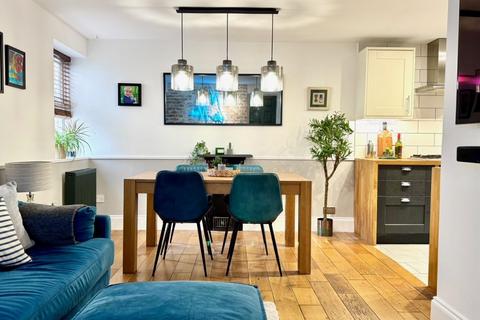 2 bedroom apartment to rent, Garden apartment -Ashley Road, Boscombe