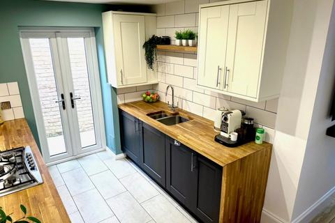2 bedroom apartment to rent, Garden apartment -Ashley Road, Boscombe