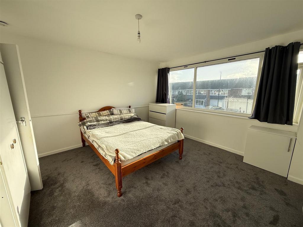 Bed 1.jpg