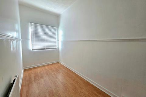 2 bedroom terraced house to rent, Meadowhall Road, Rotherham, S61 2JW