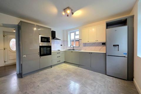 3 bedroom semi-detached house to rent, Suffolk Road, Doncaster
