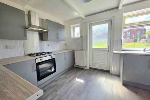 3 bedroom semi-detached house to rent, Chequer Avenue, Doncaster