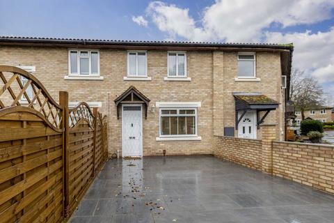 2 bedroom house to rent, Sonning Gardens, Hampton TW12