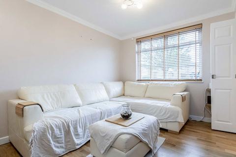 2 bedroom house to rent, Sonning Gardens, Hampton TW12