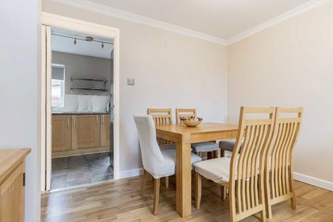 2 bedroom house to rent, Sonning Gardens, Hampton TW12