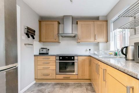 2 bedroom house to rent, Sonning Gardens, Hampton TW12