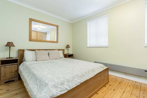 2 bedroom house to rent, Sonning Gardens, Hampton TW12