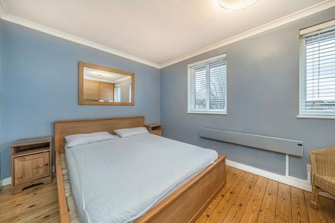 undefined, Sonning Gardens, Hampton TW12