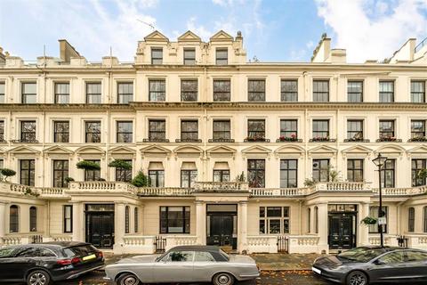 Studio to rent, Cleveland Square, London W2