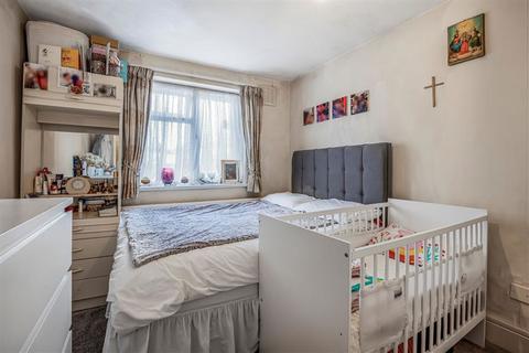 1 bedroom flat for sale, Gosterwood Street, London SE8