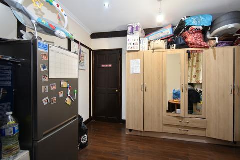 Studio to rent, Greenford, UB6