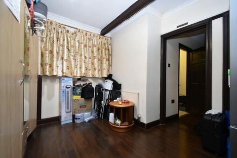 Studio to rent, Greenford, UB6