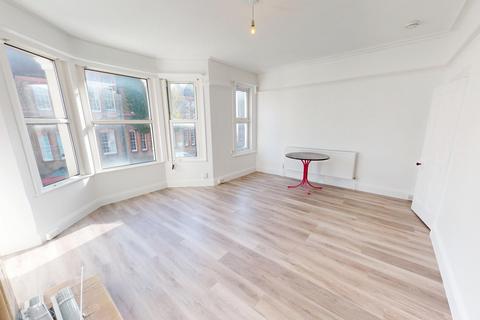 3 bedroom maisonette to rent, Connaught Road