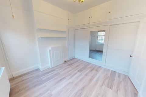 3 bedroom maisonette to rent, Connaught Road
