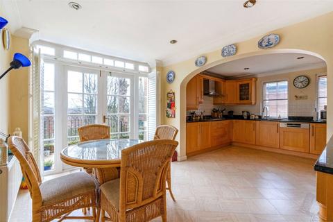 4 bedroom end of terrace house for sale, Peninsula Square, Winchester, Hampshire, SO23