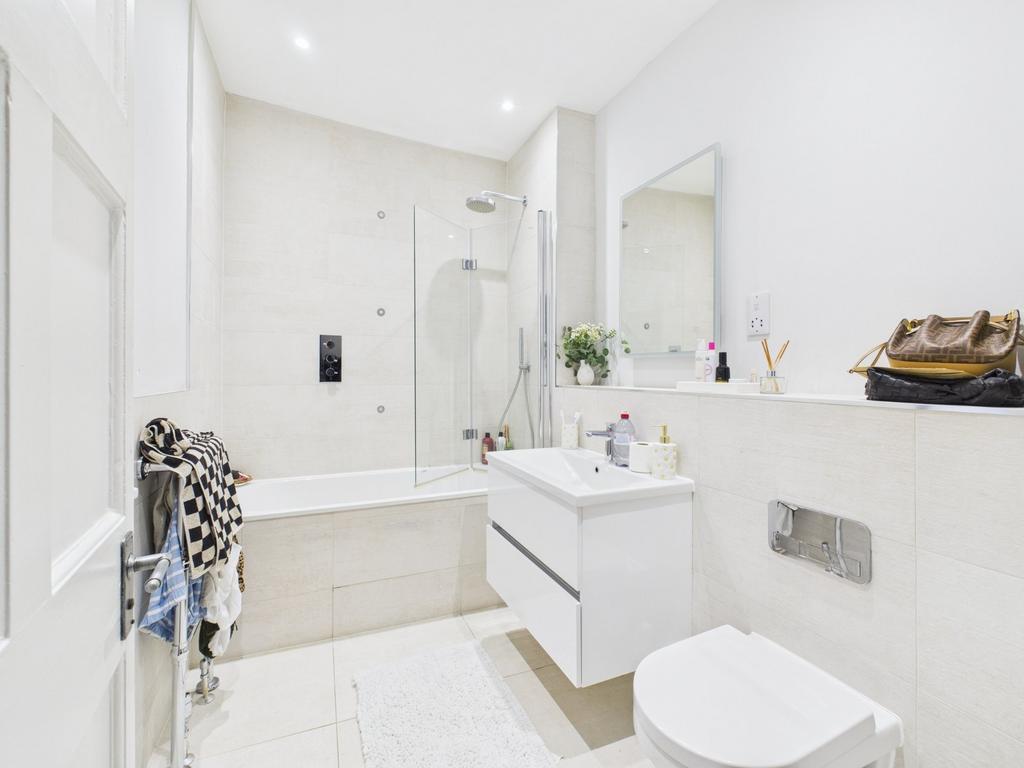 En Suite Bathroom