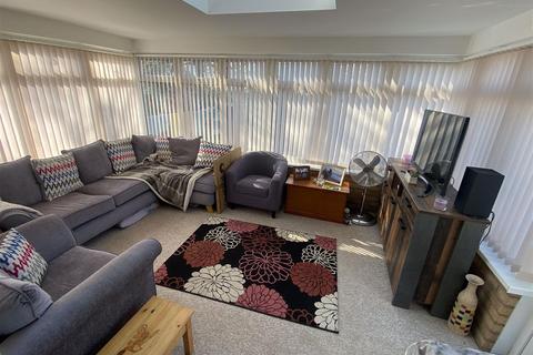 1 bedroom detached house to rent, Merrie Gardens, Sandown