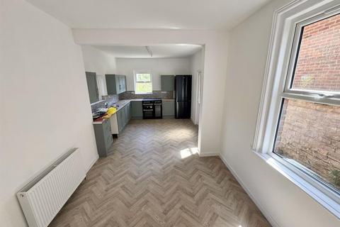 1 bedroom semi-detached house to rent, Carisbrooke Road, Newport