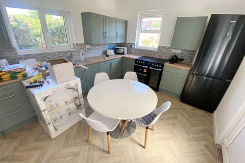 1 bedroom semi-detached house to rent, Carisbrooke Road, Newport